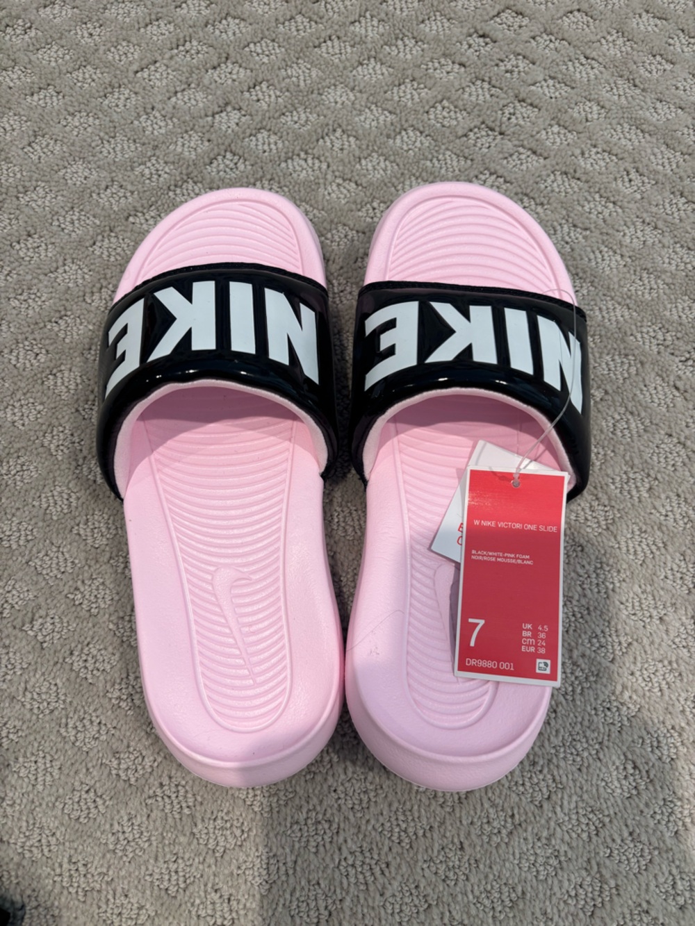 NWT Women’s Nike Victori One Black Pink Foam Slides Size 7 - Picture 5 of 8